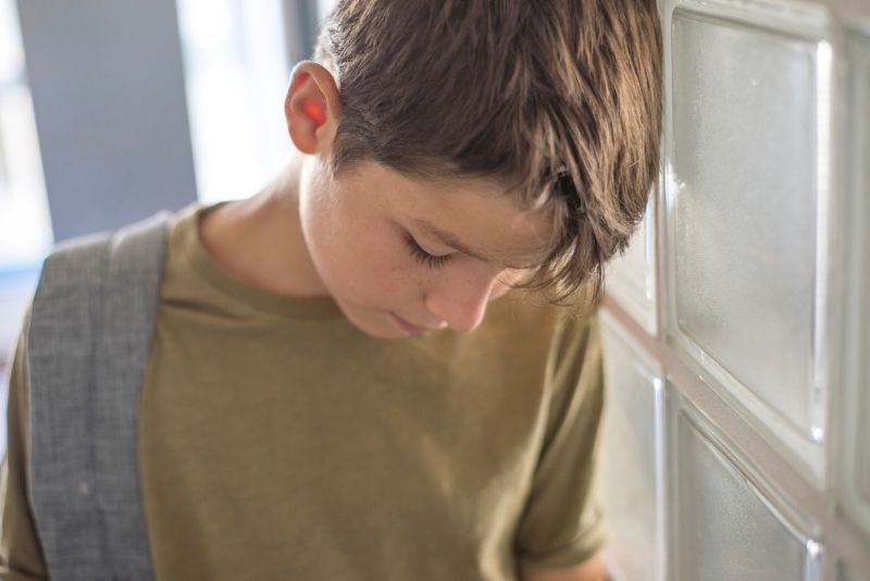 Afbeelding van een verdrietige jongen